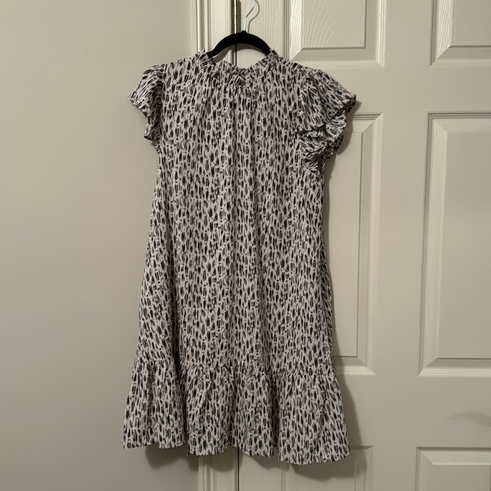 New w/tags Pinch Dress off white and black colors, size L flutter sleeve dress